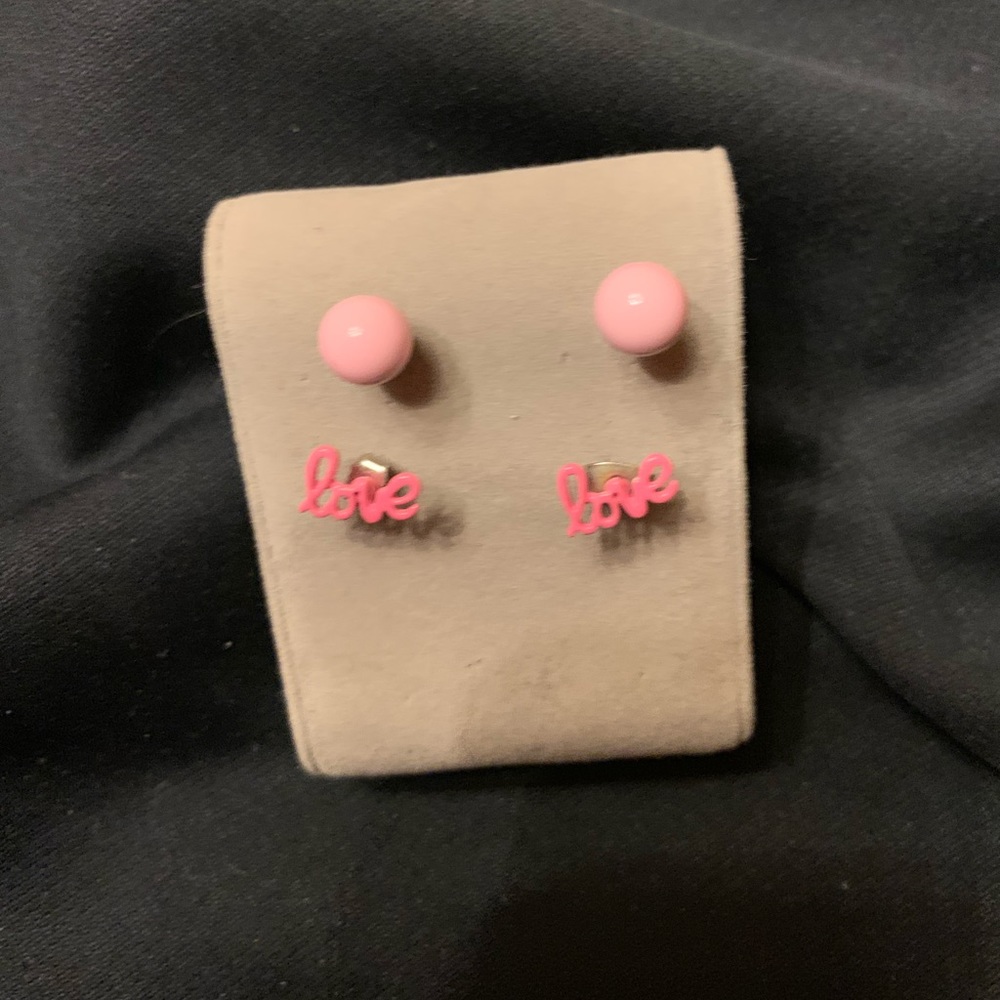 Pink studded earrings with ❤️